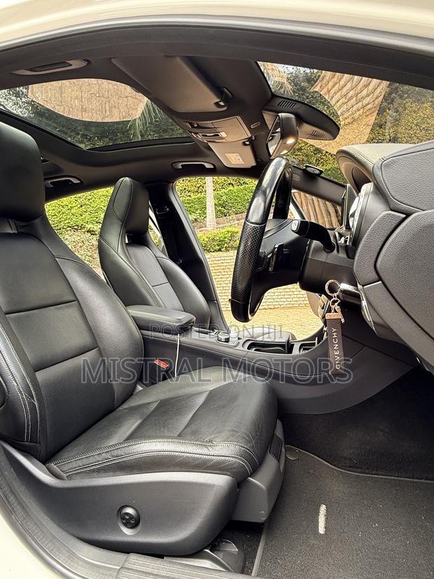 Mercedes-Benz GLA 250 2016 White