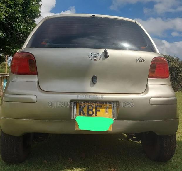 Toyota Vitz 2002 Silver