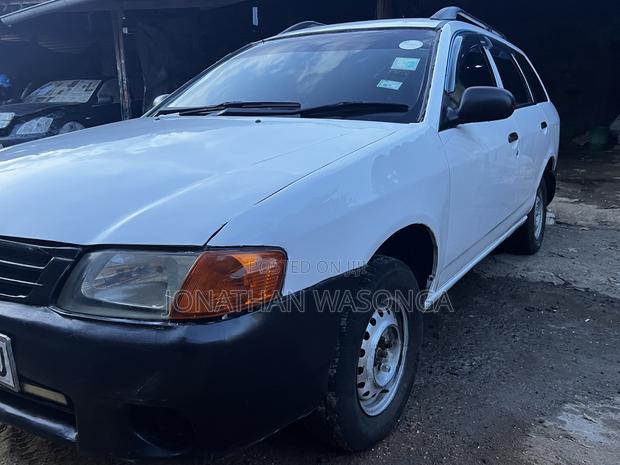 Nissan Advan 2004 White