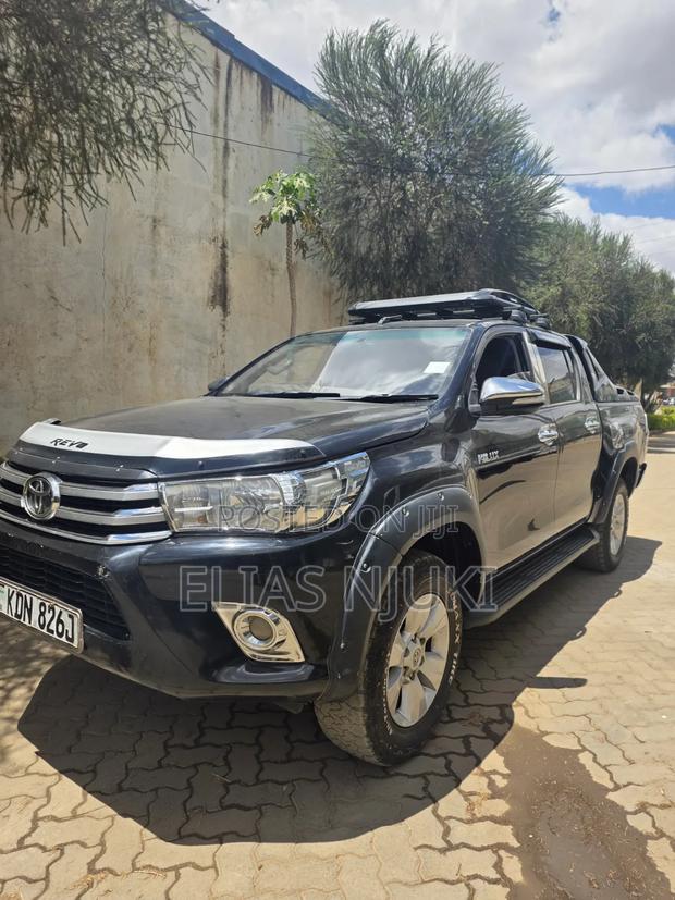 Toyota Hilux 2016 Black