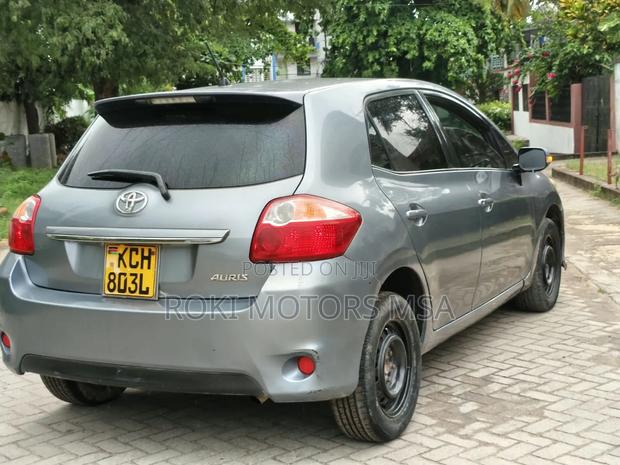 Toyota Auris 2010 Gray