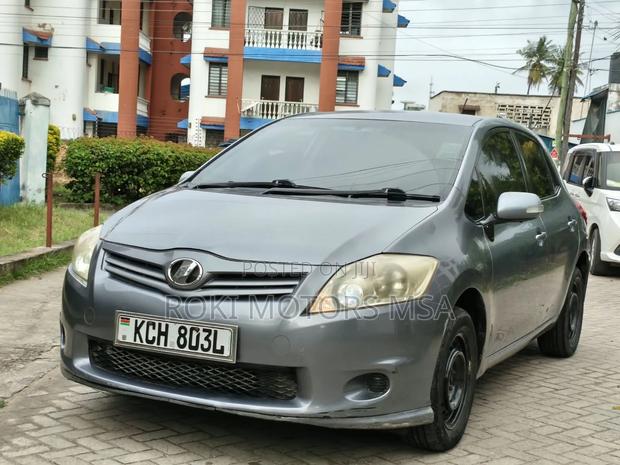Toyota Auris 2010 Gray