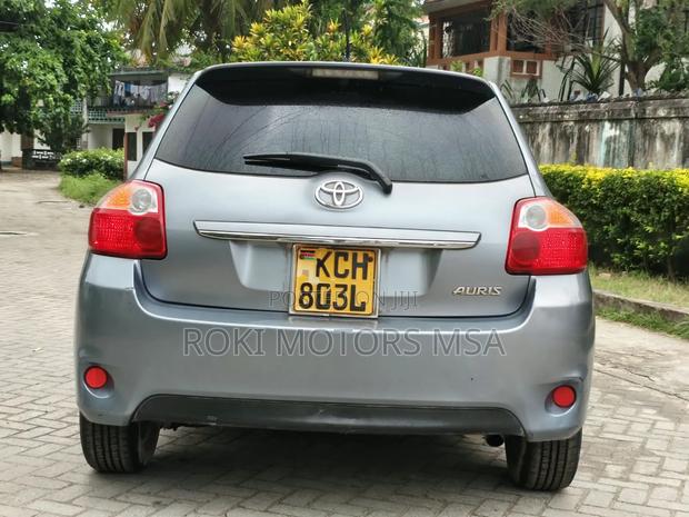 Toyota Auris 2010 Gray
