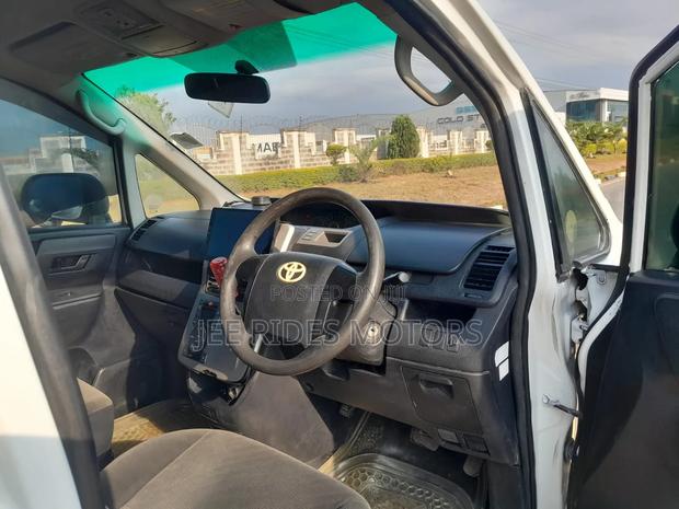 Toyota Voxy 2010 White