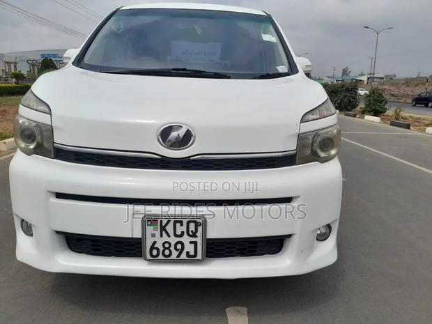 Toyota Voxy 2010 White