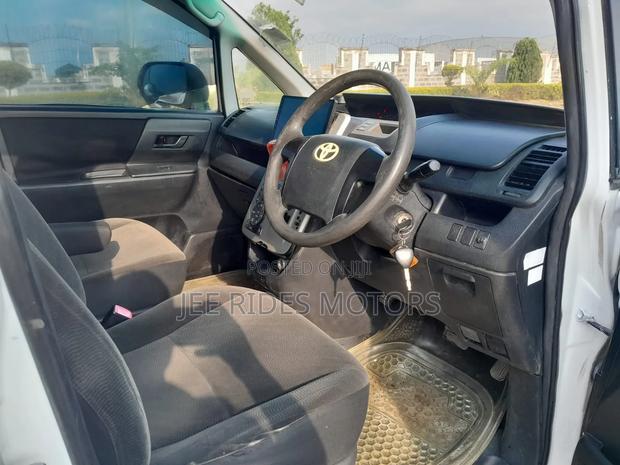 Toyota Voxy 2010 White