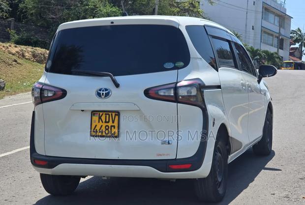 Toyota Sienta 2018 White