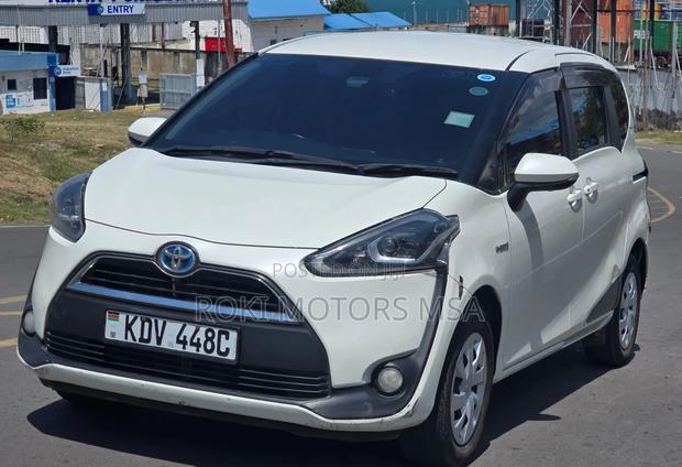 Toyota Sienta 2018 White