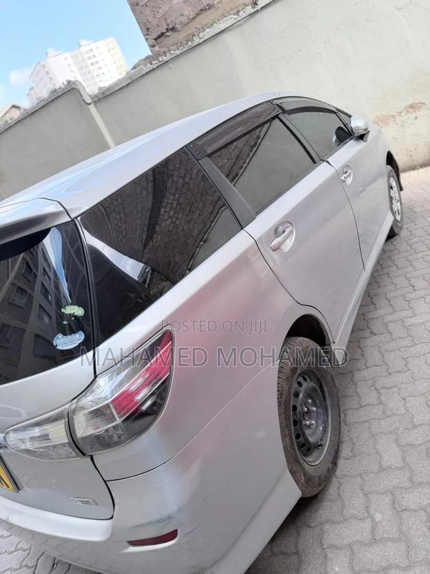Toyota Wish 2013 Silver