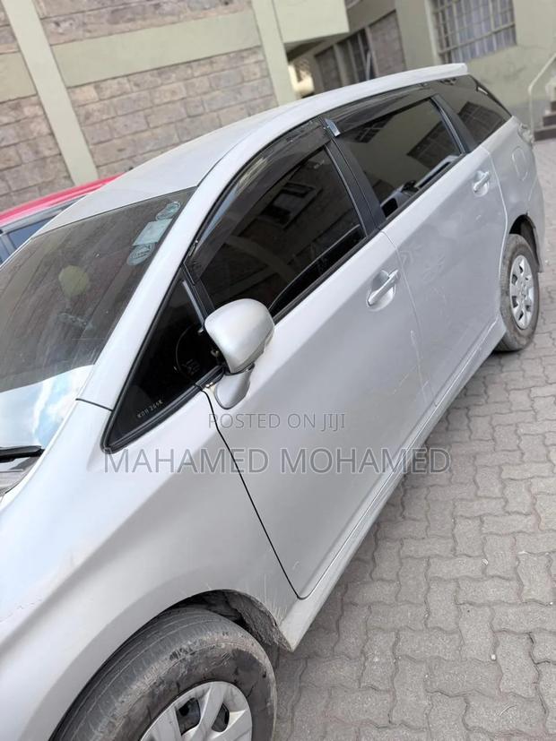 Toyota Wish 2013 Silver