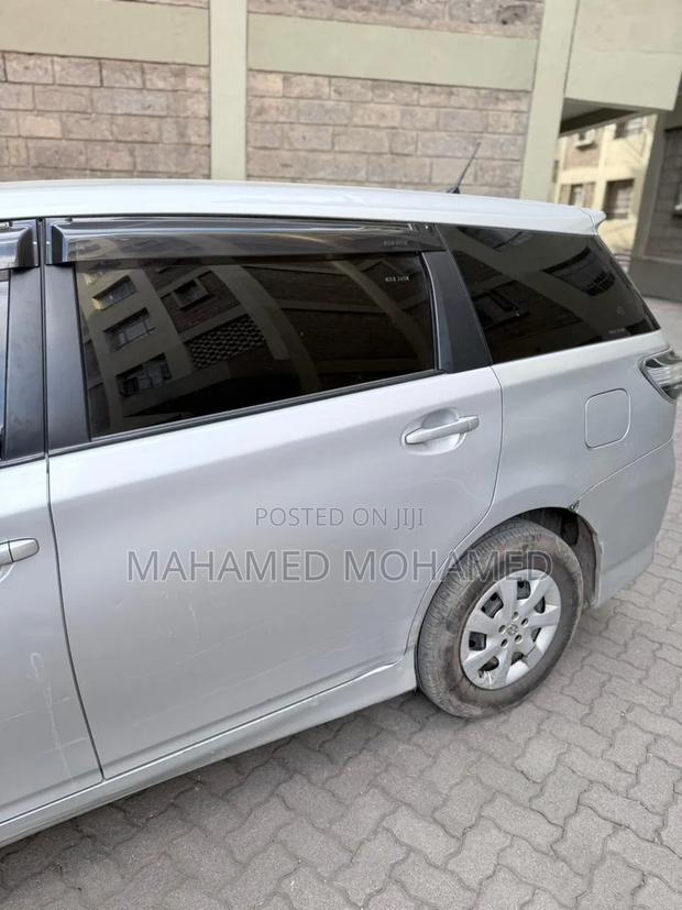 Toyota Wish 2013 Silver