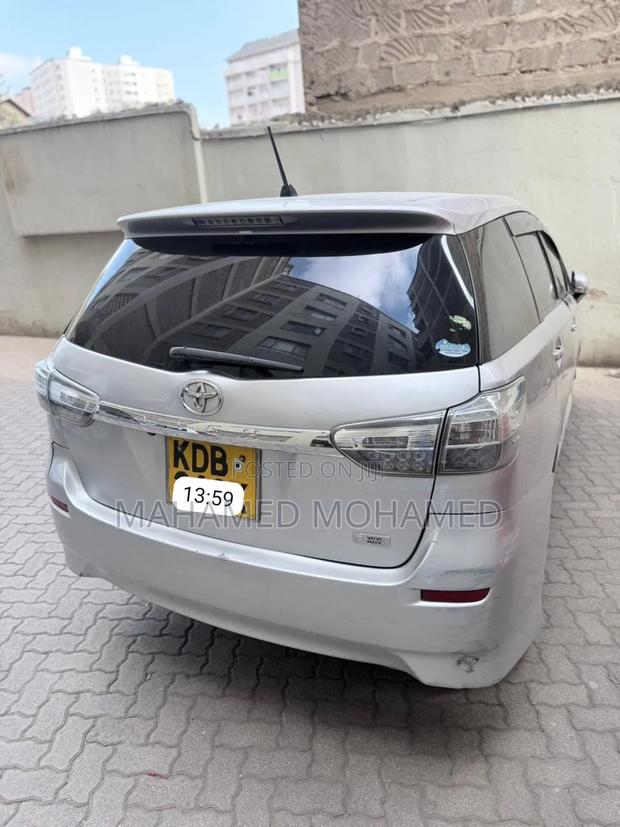 Toyota Wish 2013 Silver
