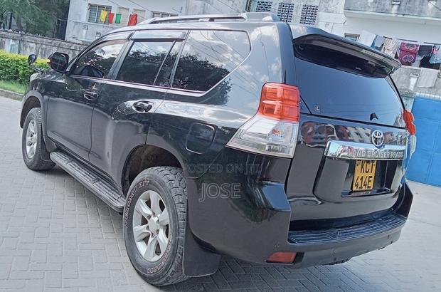 Toyota Land Cruiser Prado 2012 Black