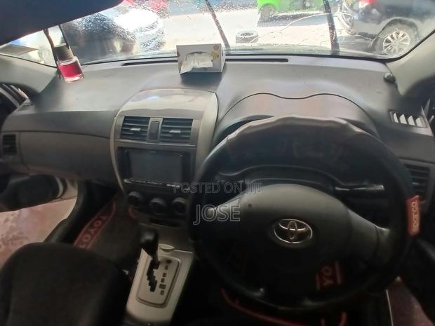 Toyota Corolla 2010 White