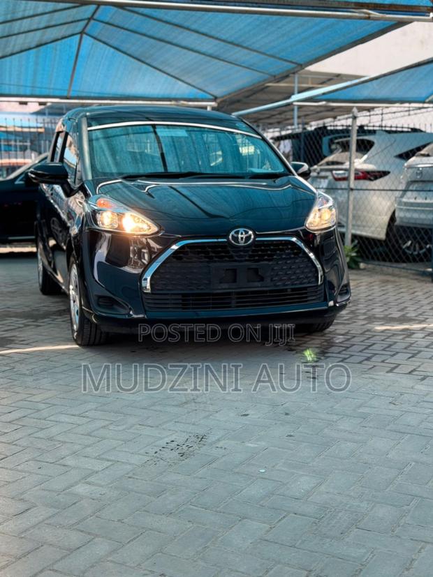 Toyota Sienta 1.5 FWD 2019 Black