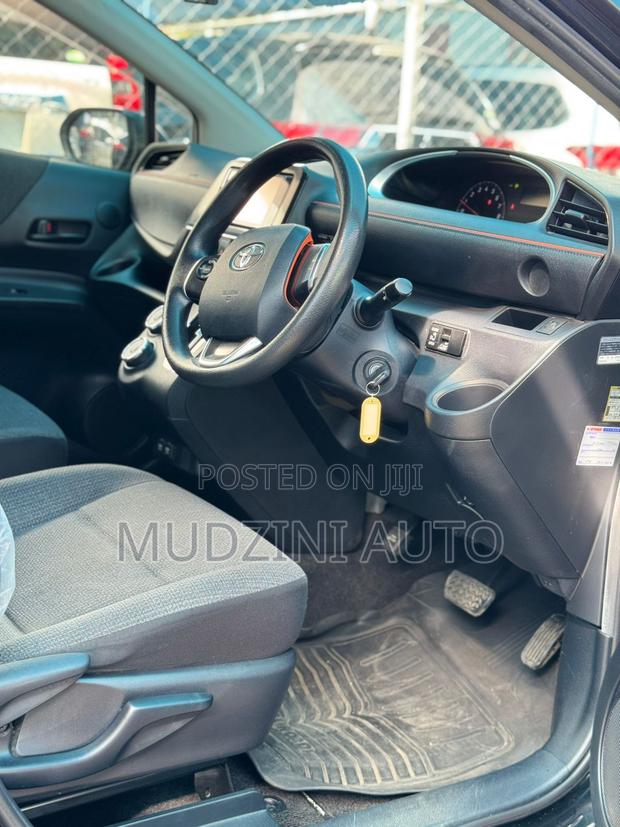 Toyota Sienta 1.5 FWD 2019 Black
