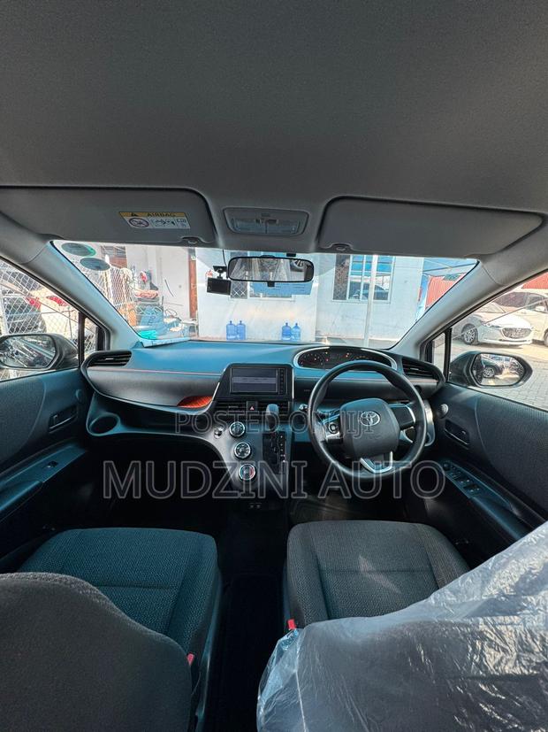 Toyota Sienta 1.5 FWD 2019 Black
