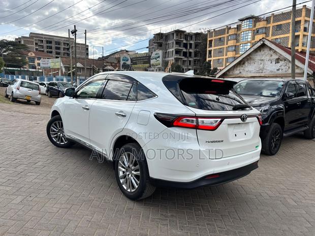 Toyota Harrier 2.0 2019 White