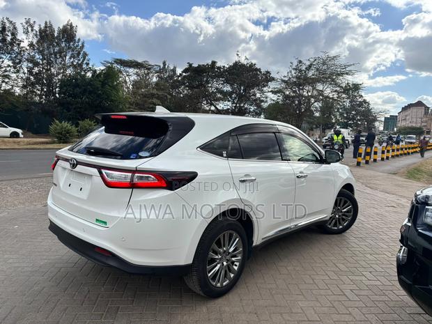 Toyota Harrier 2.0 2019 White