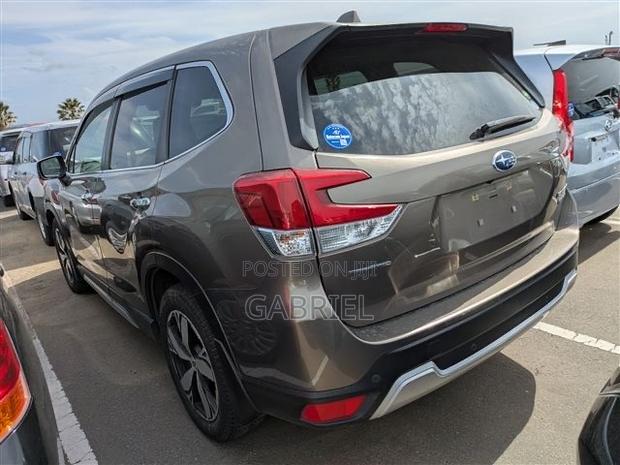 Subaru Forester Premium AWD 2019 Gray
