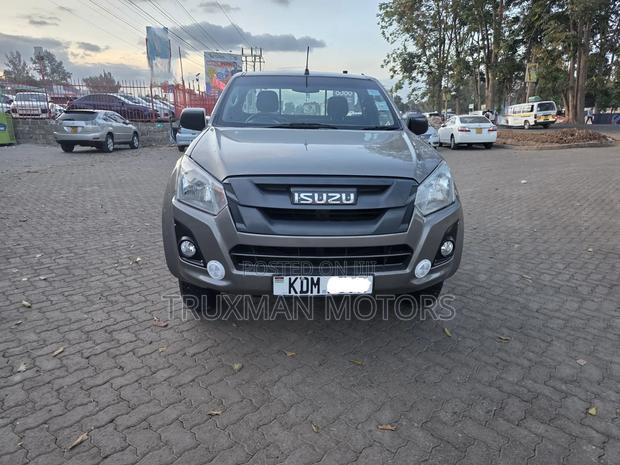Isuzu D-MAX 2023 Brown