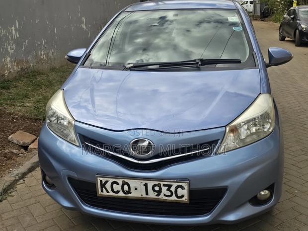 Toyota Vitz 2011 Blue