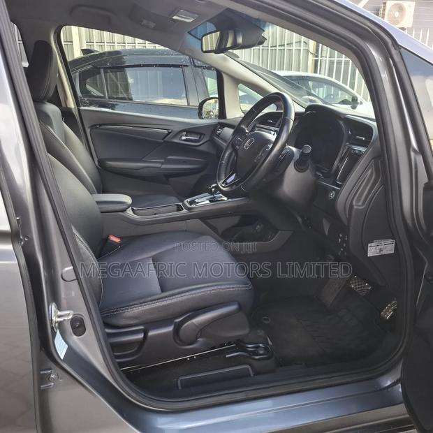 Honda Fit Shuttle 1.5 Hybrid 2WD 2019 Gray