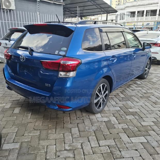 Toyota Corolla Fielder 1.5 Hybrid FWD 2019 Blue
