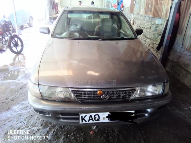 Nissan Sunny 2000 Silver