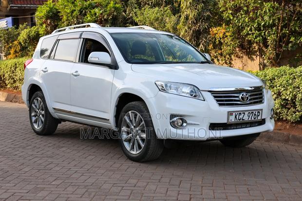 Toyota Vanguard 2013 White