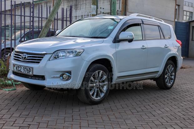 Toyota Vanguard 2013 White
