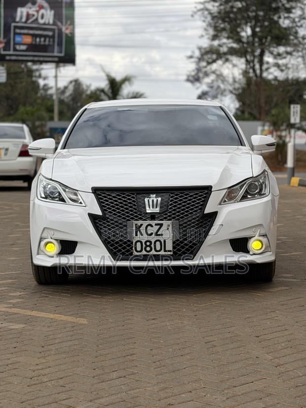 Toyota Crown 2013 White