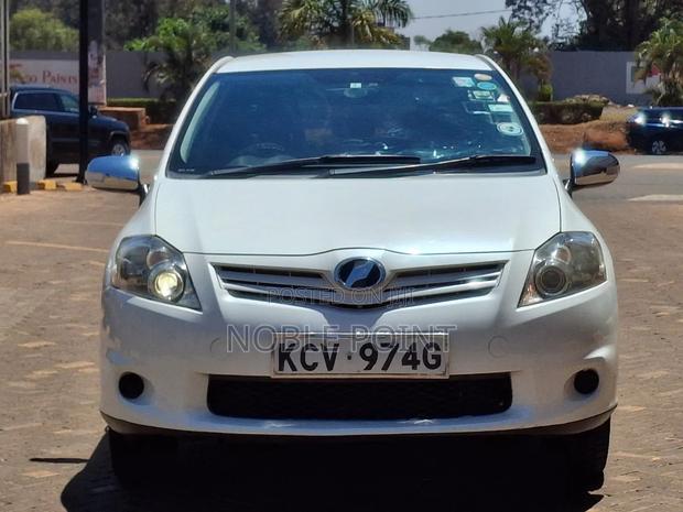 Toyota Auris 2012 White