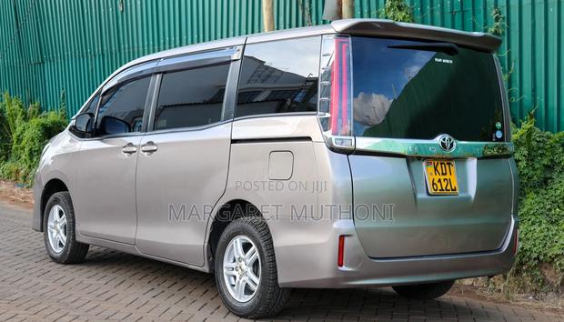 Toyota Noah 2017 Gray