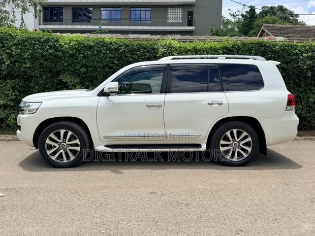 Toyota Land Cruiser 2016 White