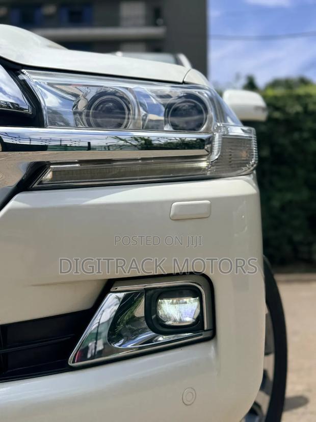 Toyota Land Cruiser 2016 White