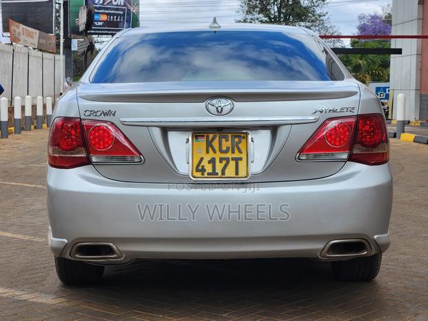 Toyota Crown 2011 Silver