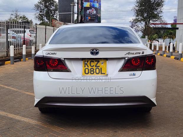 Toyota Crown 2013 White