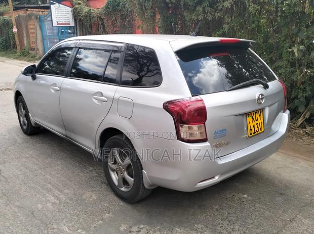 Toyota Corolla Fielder 2013