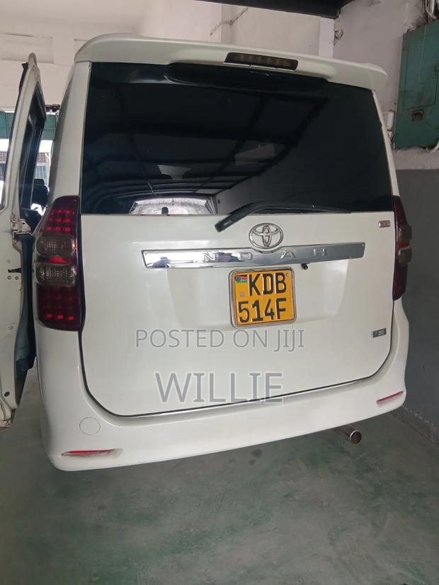 Toyota Noah 2014 White