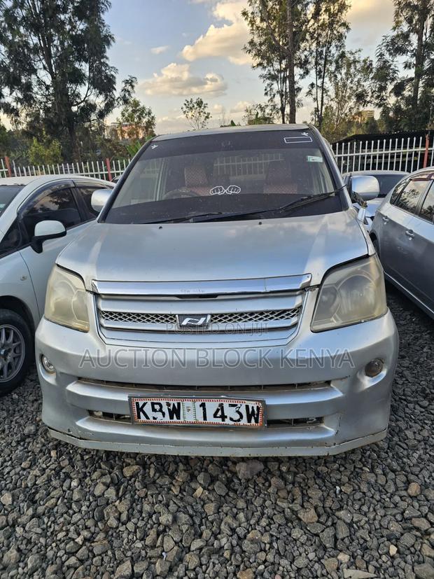 Toyota Noah 2006 Silver