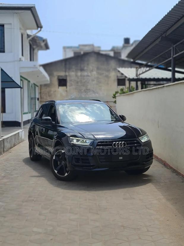 Audi Q5 2.0T Premium AWD quattro 2019 Matt Black