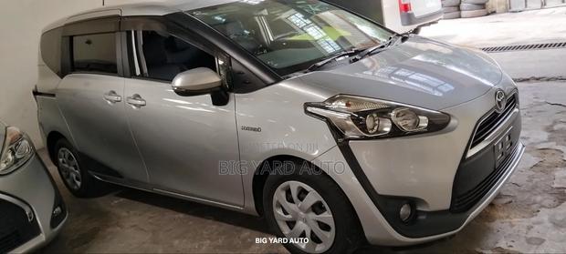 Toyota Sienta 1.5 FWD (6-seater) 2018 Silver