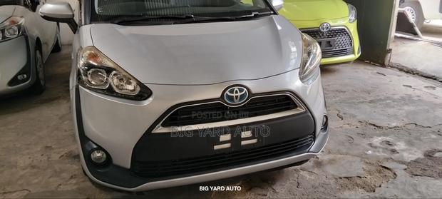 Toyota Sienta 1.5 FWD (6-seater) 2018 Silver