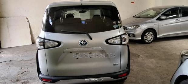 Toyota Sienta 1.5 FWD (6-seater) 2018 Silver