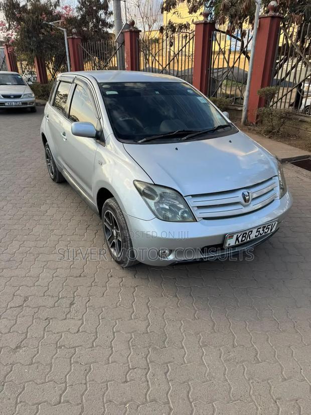 Toyota IST 2006 Silver