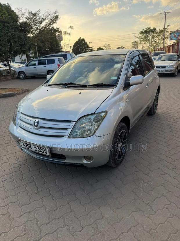 Toyota IST 2006 Silver