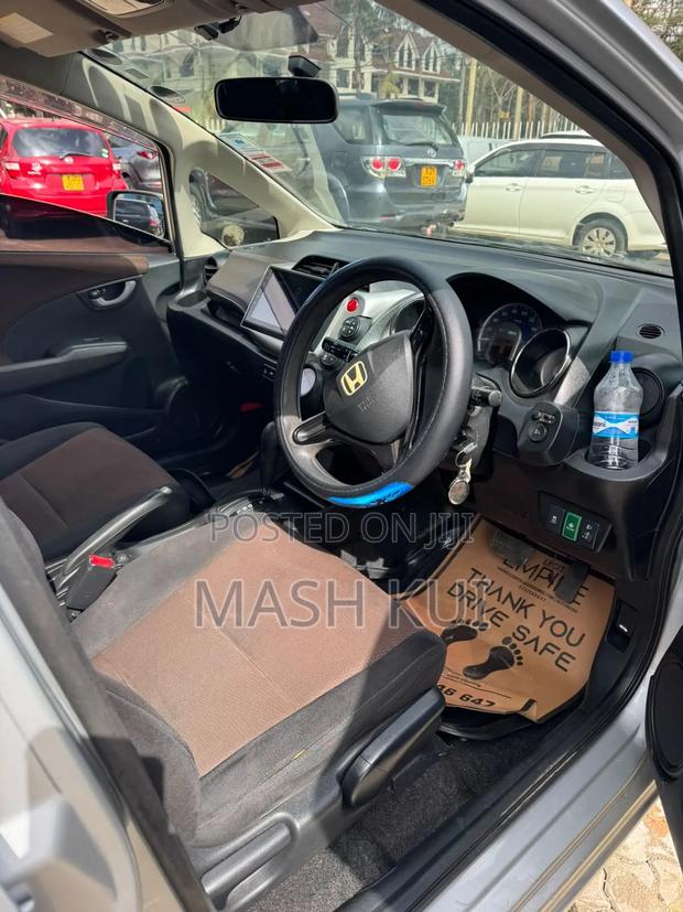 Honda Fit Shuttle 2014 Silver