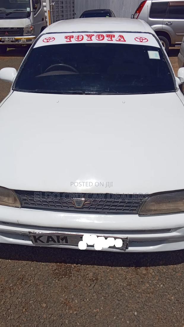 Toyota Corolla 1999 White