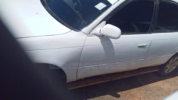 Toyota Corolla 1999 White